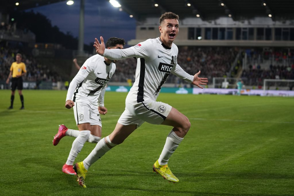Fisnik Asllani