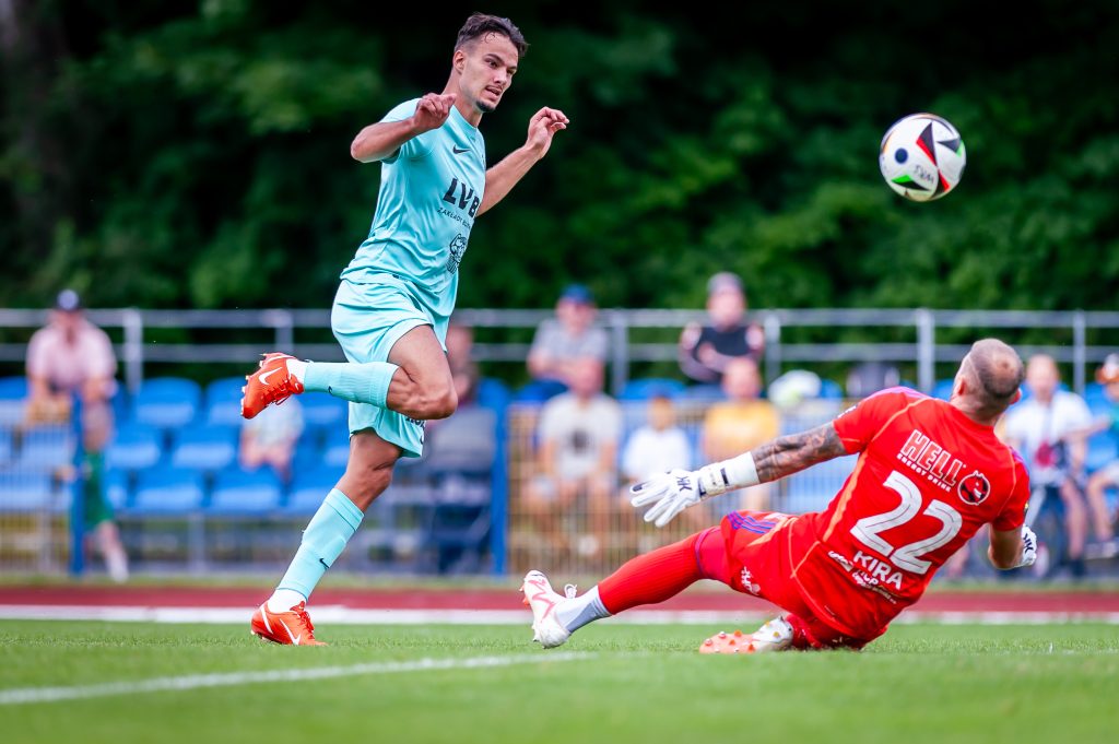 Al Hamlawi w sparingu z FC Kosice. Po nim opuścił zgrupowanie.