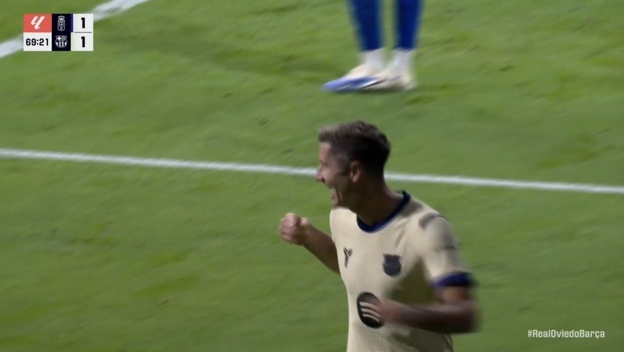 Real Oviedo vs FC Barcelona Robert Lewandowski