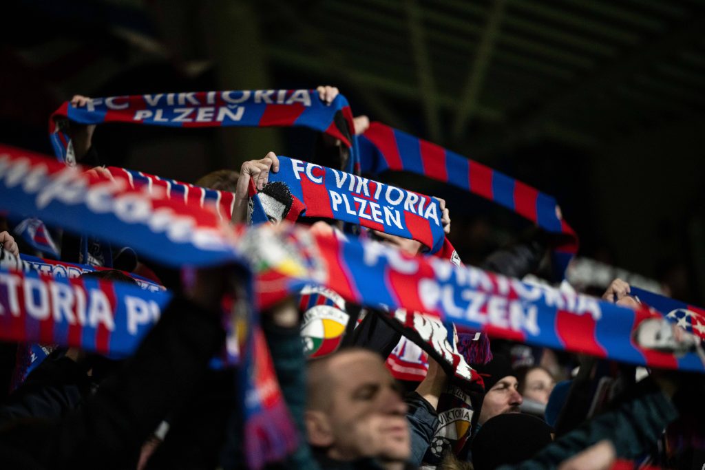 viktoria pilzno logo